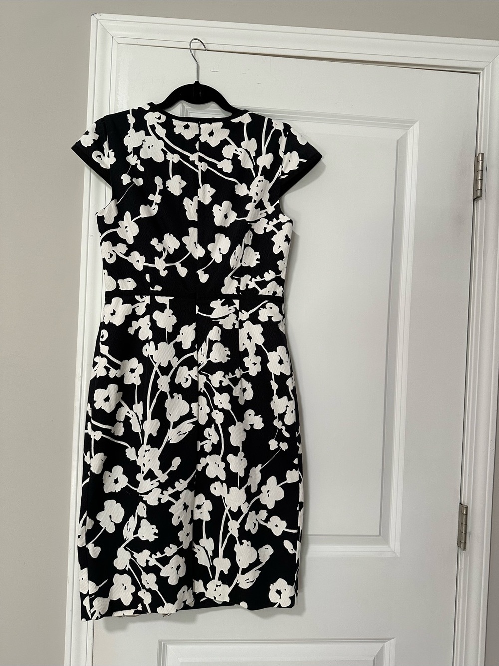 Hobbs London Black and White Floral Sheath Dress - Classic Women's Dress